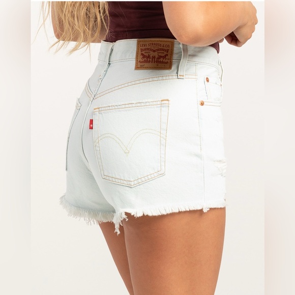 Levi’s womens Cut Off Light Wash Denim
Shorts sz 25 vintage raw hem preloved - Picture 1 of 9